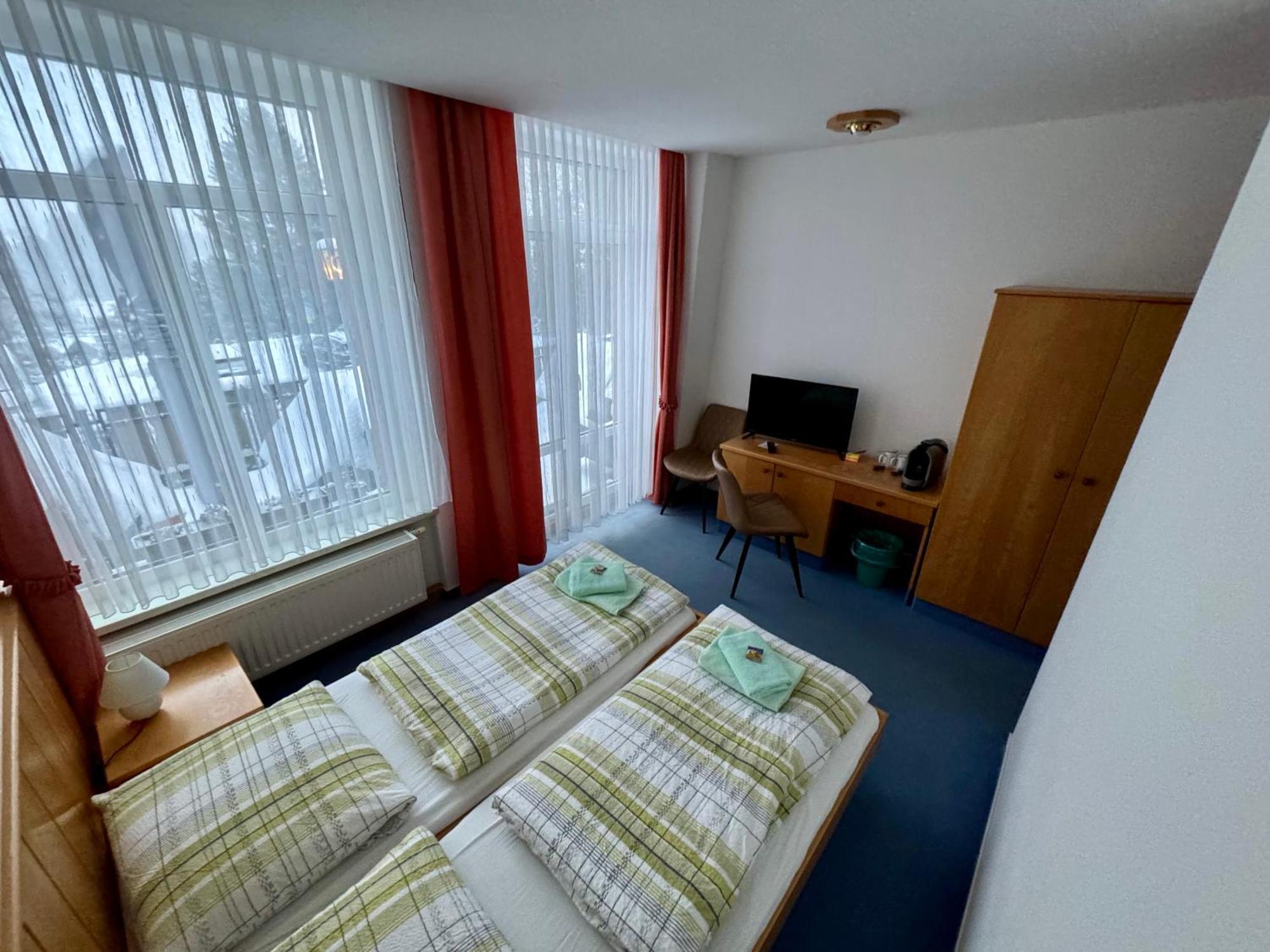 Pension Und Berggasthaus Kapellenstein Geyer Dış mekan fotoğraf